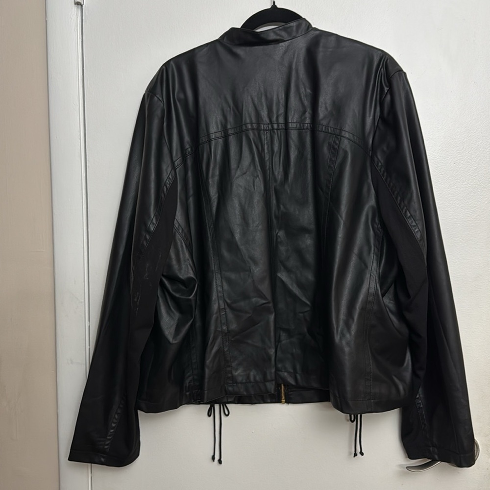 Women’s Jacket - Picture 3 of 3